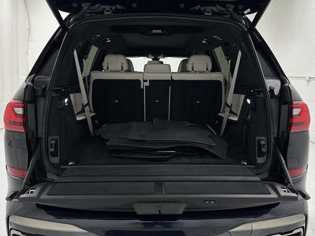 Photo of 2022 Carbon Black Metallic BMW X7