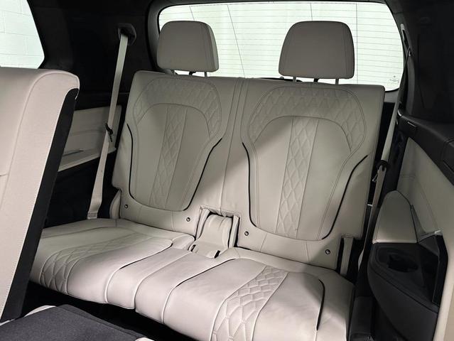 Photo of 2022 Carbon Black Metallic BMW X7