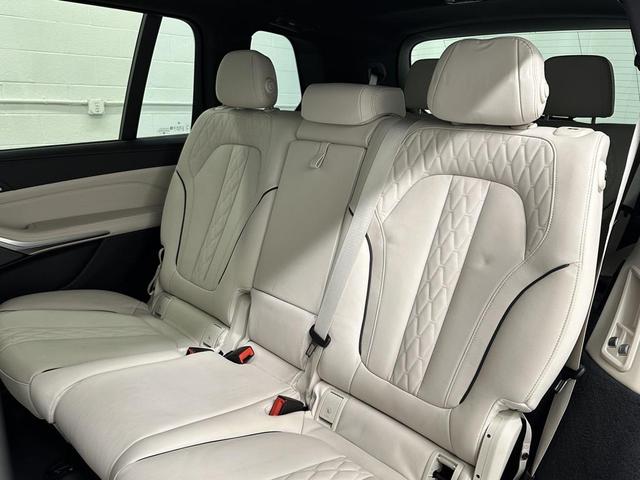 Photo of 2022 Carbon Black Metallic BMW X7