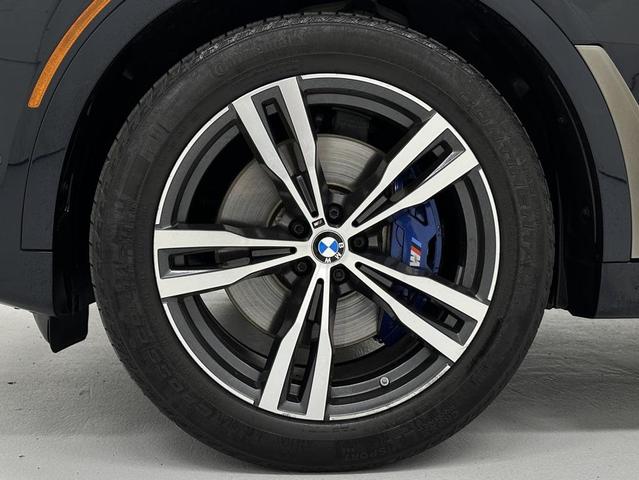 Photo of 2022 Carbon Black Metallic BMW X7