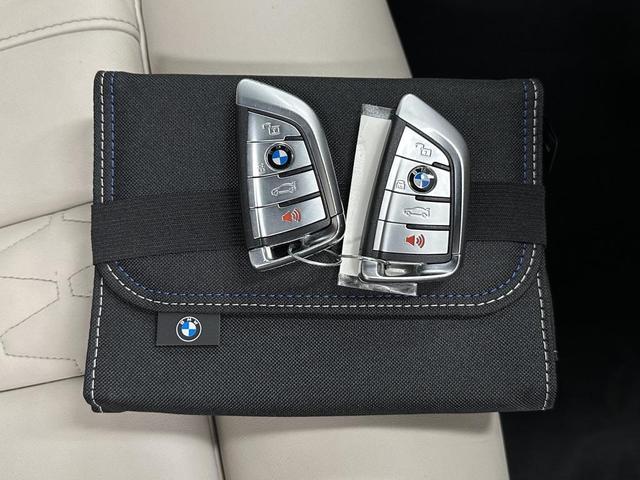 Photo of 2022 Carbon Black Metallic BMW X7