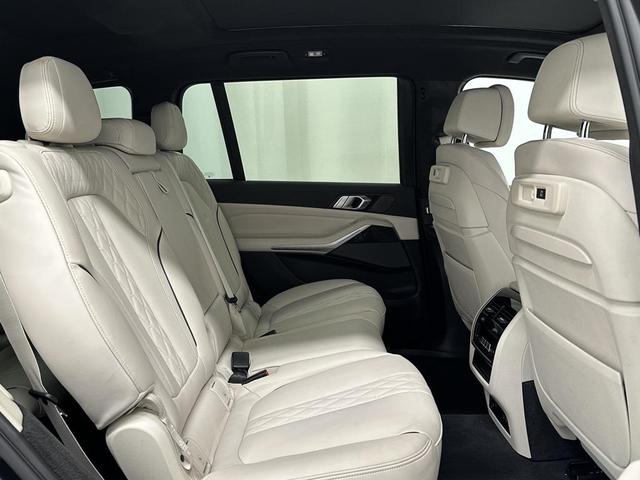 Photo of 2022 Carbon Black Metallic BMW X7