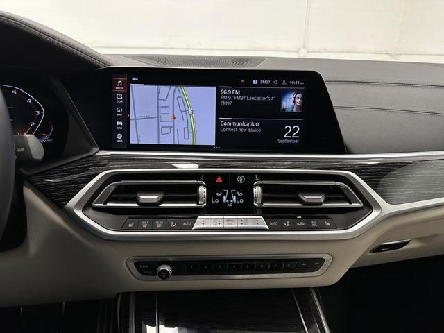 Photo of 2022 Carbon Black Metallic BMW X7