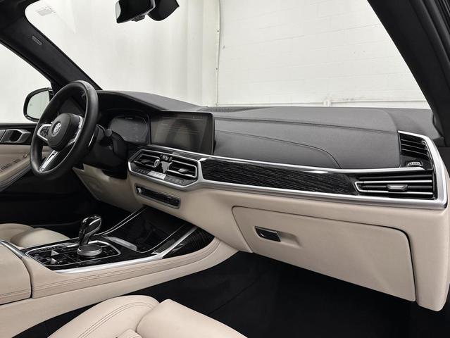 Photo of 2022 Carbon Black Metallic BMW X7
