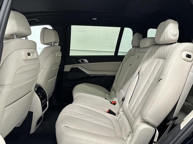 Photo of 2022 Carbon Black Metallic BMW X7