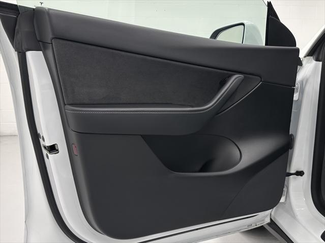 Photo of 2022 Pearl White Multi-Coat Tesla Model Y