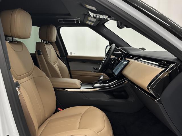Photo of 2025 Fuji White Land Rover Range Rover Sport