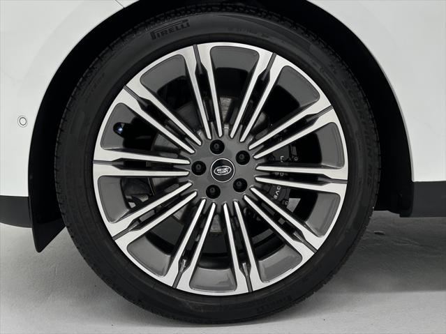 Photo of 2025 Fuji White Land Rover Range Rover Sport