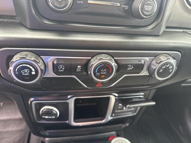 Photo of 2021 Gray Jeep Wrangler