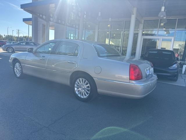 Photo of 2004 Tan Lincoln Town Car
