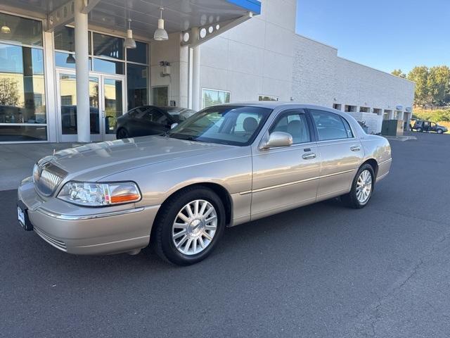Photo of 2004 Tan Lincoln Town Car