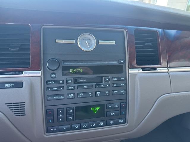 Photo of 2004 Tan Lincoln Town Car