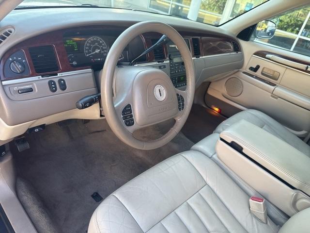 Photo of 2004 Tan Lincoln Town Car