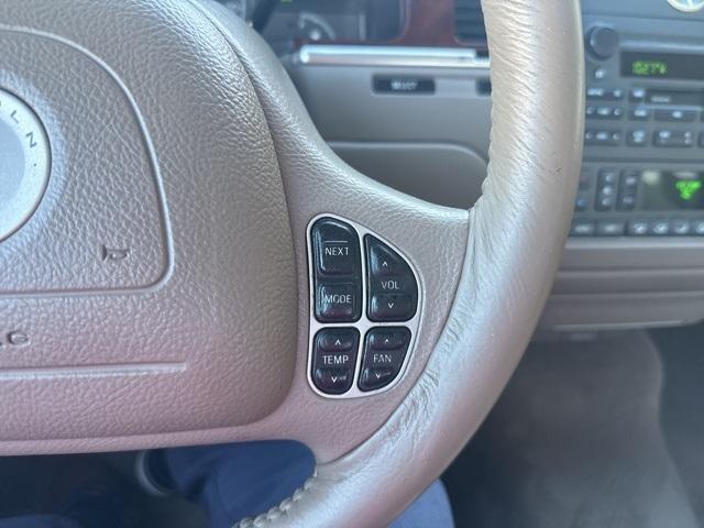 Photo of 2004 Tan Lincoln Town Car