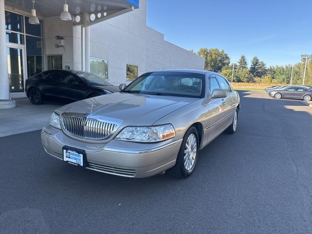 Photo of 2004 Tan Lincoln Town Car