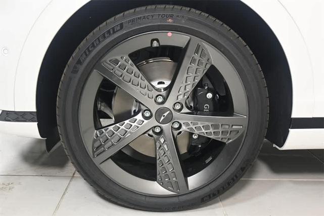 Photo of 2025 White Genesis GV70