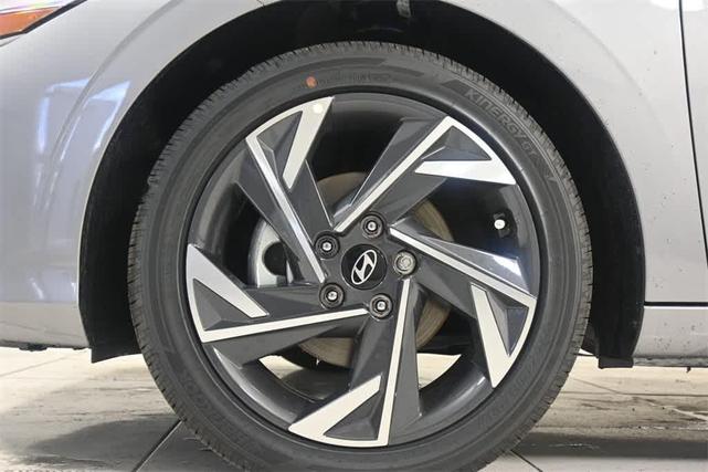 Photo of 2025 Gray Hyundai ELANTRA HEV