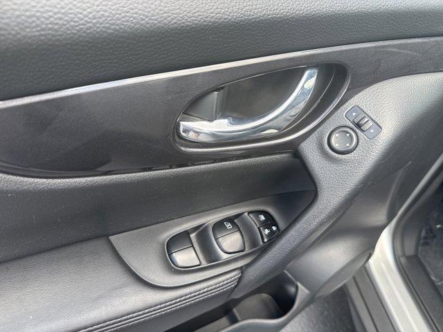 Photo of 2018 Brilliant Silver Nissan Rogue
