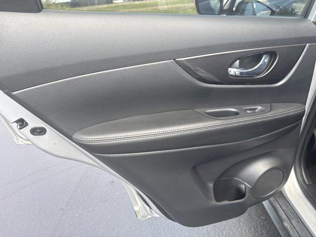 Photo of 2018 Brilliant Silver Nissan Rogue