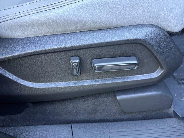 Photo of 2025 Blue Honda Pilot