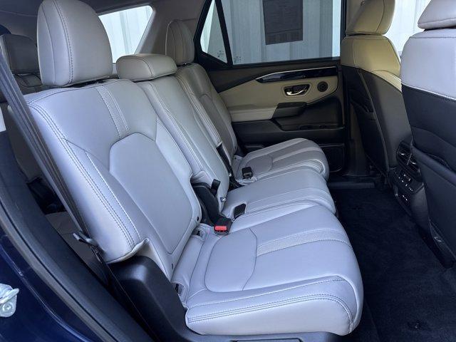 Photo of 2025 Blue Honda Pilot