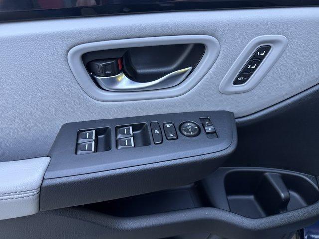 Photo of 2025 Blue Honda Pilot