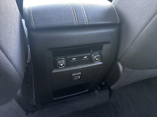 Photo of 2021 Silver Ice Metallic Chevrolet Traverse