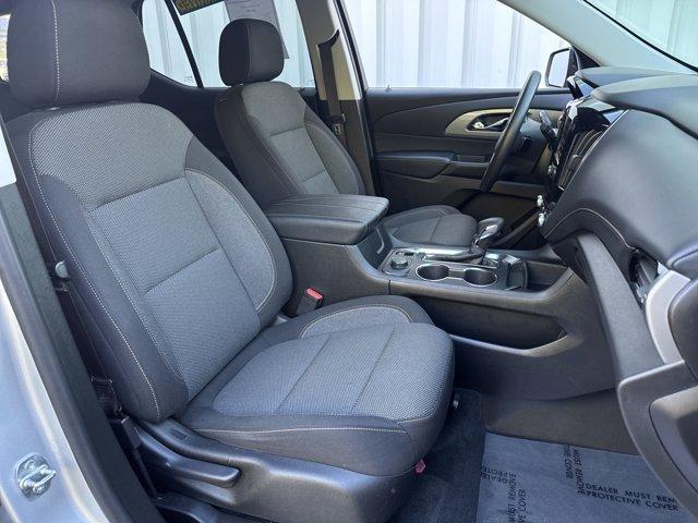 Photo of 2021 Silver Ice Metallic Chevrolet Traverse
