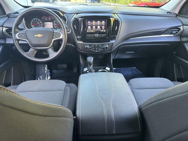 Photo of 2021 Silver Ice Metallic Chevrolet Traverse