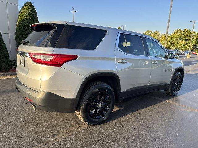 Photo of 2021 Silver Ice Metallic Chevrolet Traverse