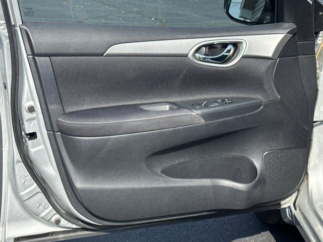 Photo of 2015 Brilliant Silver Nissan Sentra