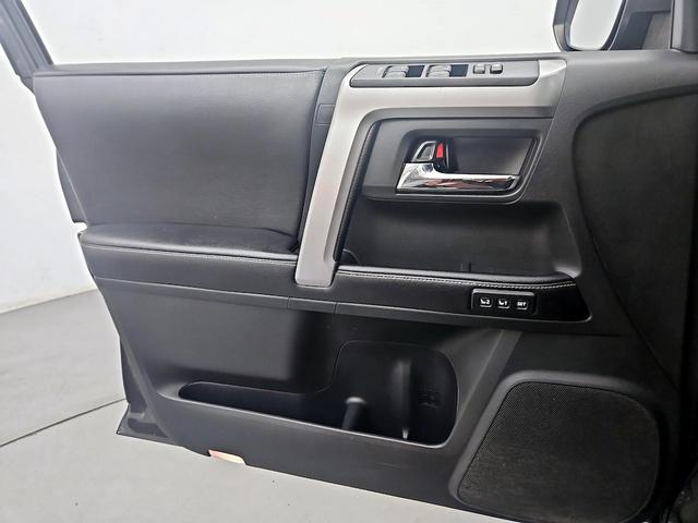 Photo of 2017 Black Toyota 4Runner