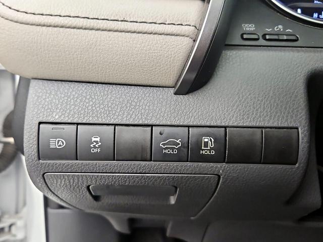 Photo of 2021 White Toyota Camry