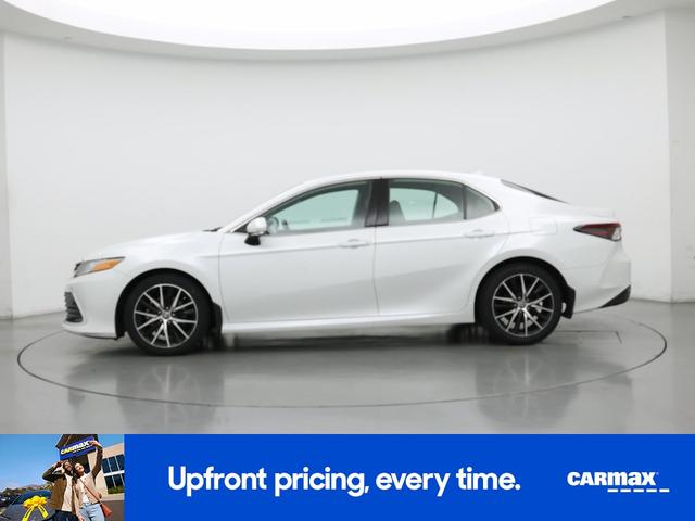 Photo of 2021 White Toyota Camry