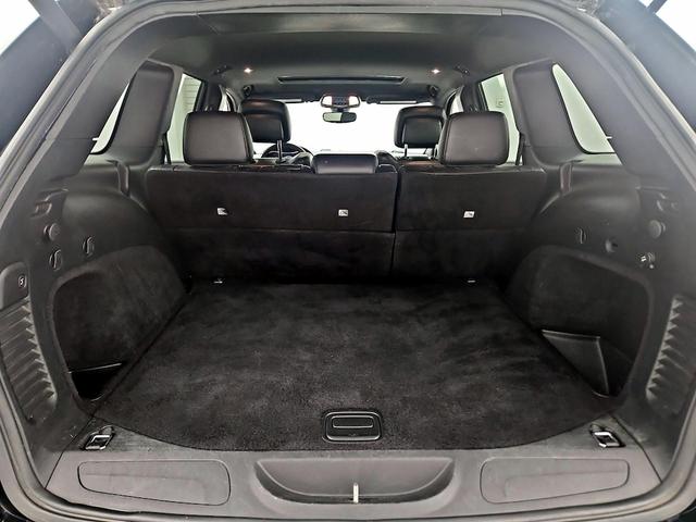 Photo of 2017 Black Jeep Grand Cherokee