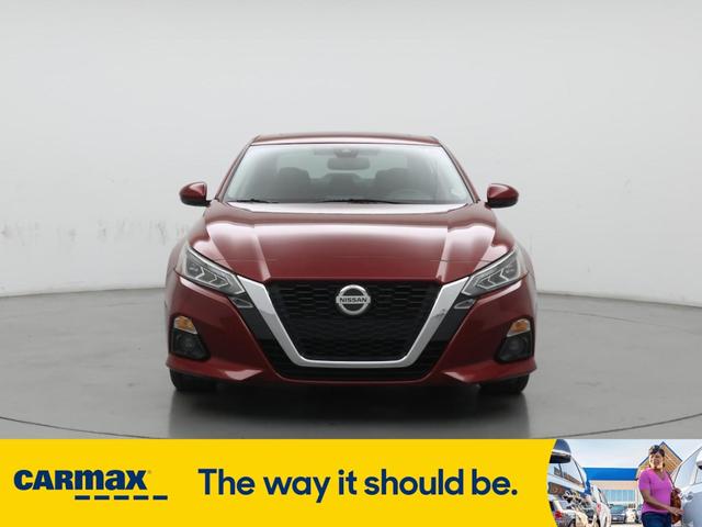 Photo of 2020 Red Nissan Altima