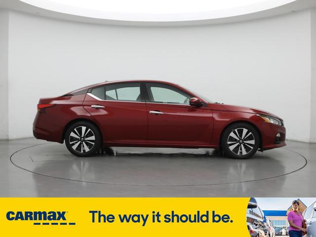 Photo of 2020 Red Nissan Altima