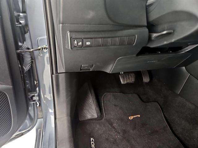 Photo of 2020 Gray Toyota Corolla