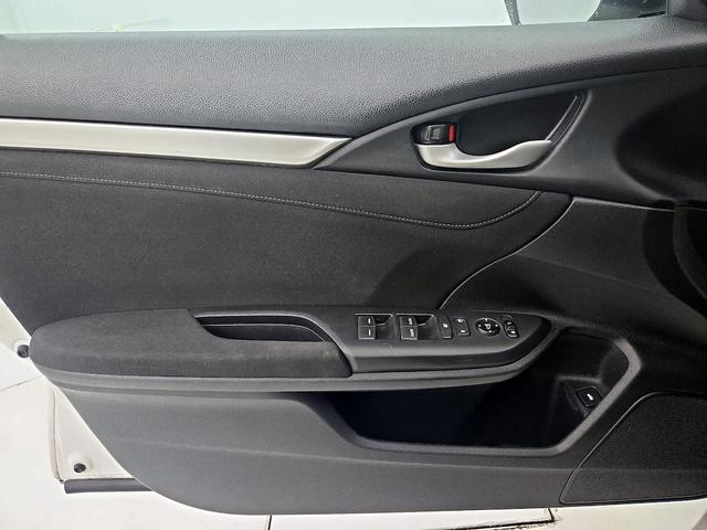 Photo of 2017 White Honda Civic