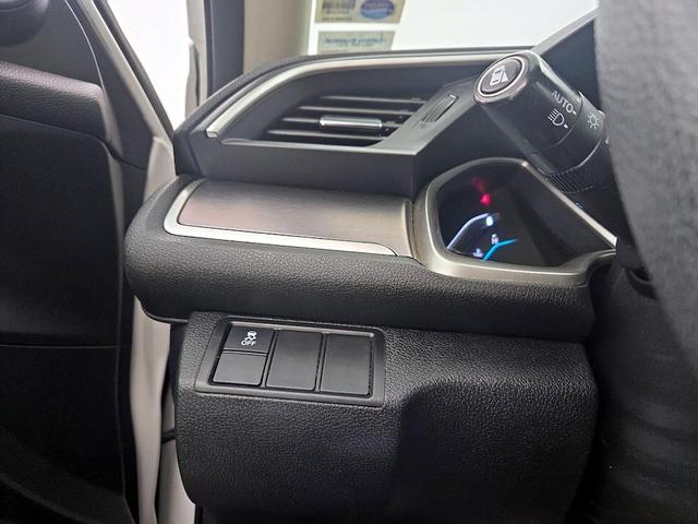 Photo of 2017 White Honda Civic