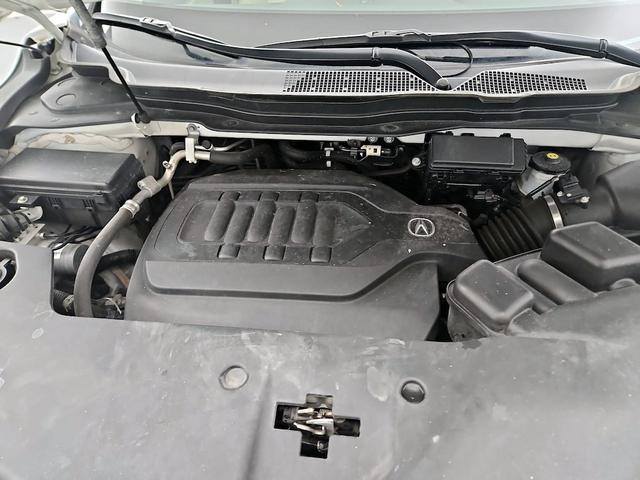 Photo of 2018 White Acura MDX