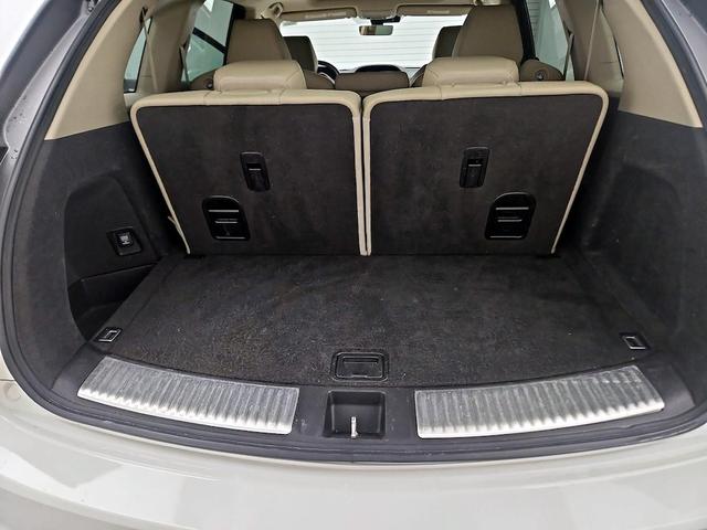 Photo of 2018 White Acura MDX