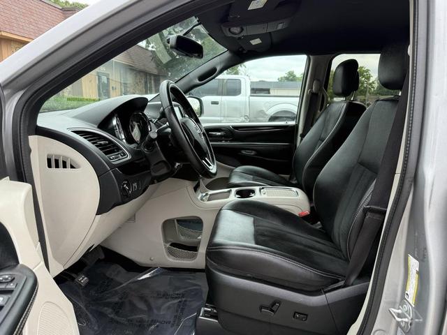 Photo of 2017 Billet Silver Metallic Clearcoat Dodge Grand Caravan