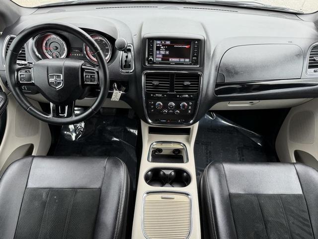 Photo of 2017 Billet Silver Metallic Clearcoat Dodge Grand Caravan