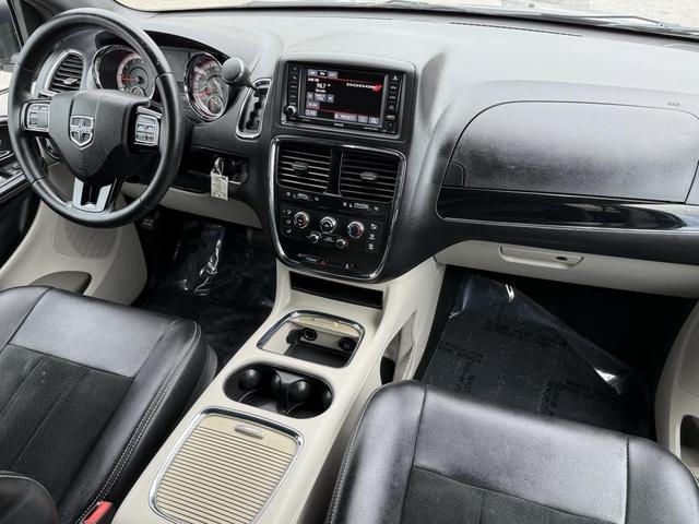 Photo of 2017 Billet Silver Metallic Clearcoat Dodge Grand Caravan