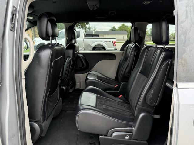 Photo of 2017 Billet Silver Metallic Clearcoat Dodge Grand Caravan