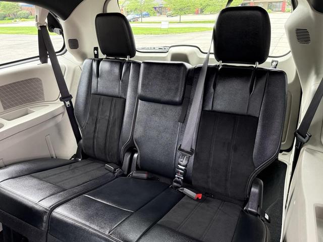 Photo of 2017 Billet Silver Metallic Clearcoat Dodge Grand Caravan