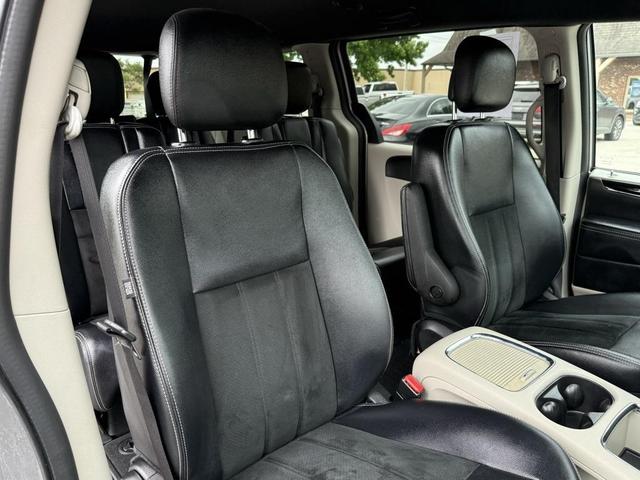 Photo of 2017 Billet Silver Metallic Clearcoat Dodge Grand Caravan