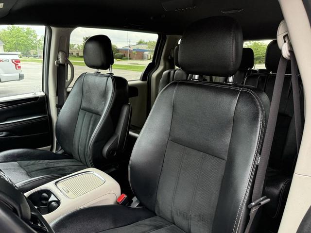Photo of 2017 Billet Silver Metallic Clearcoat Dodge Grand Caravan