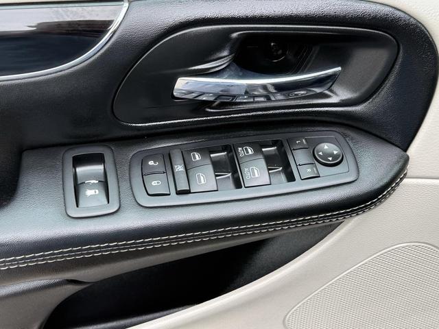 Photo of 2017 Billet Silver Metallic Clearcoat Dodge Grand Caravan